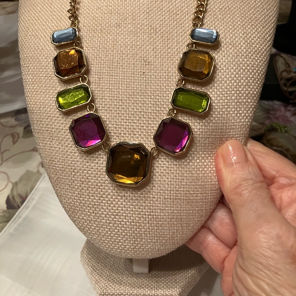 VINTAGE NRQ GOLD TONE MULTICOLOR AND FACETED LARGE RHINESTONES - Picture 7 of 11